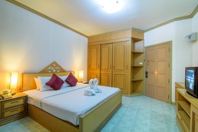 Taweeporn Condotel and Resort