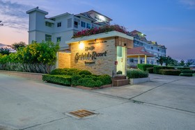 Taweeporn Condotel and Resort