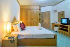 Taweeporn Condotel and Resort