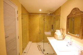 Villa S