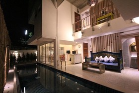 Villa S