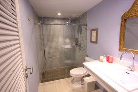 Villa S