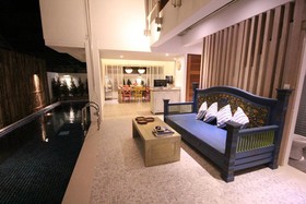 Villa S
