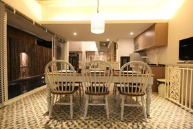 Villa S