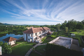 Thanatthichaburi Lake Resort And Spa