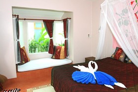 Baan Montra Beach Resort