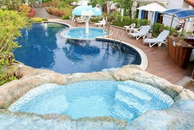 Baan Montra Beach Resort