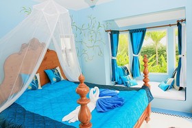Baan Montra Beach Resort