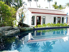 Baan Montra Beach Resort