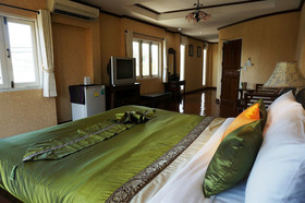 Hua Hin White Villa Hotel