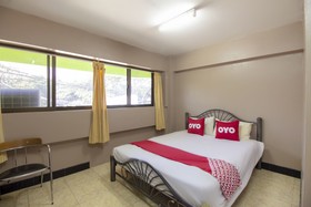 OYO 75372 Flight Hut Hotel