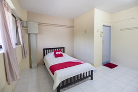 OYO 75372 Flight Hut Hotel