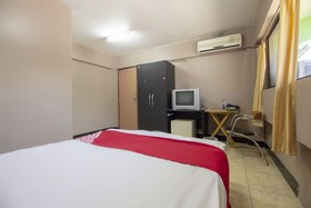 OYO 75372 Flight Hut Hotel