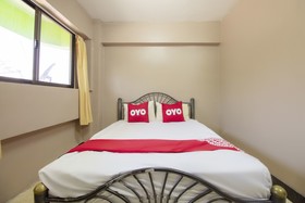 OYO 75372 Flight Hut Hotel