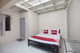 OYO 75372 Flight Hut Hotel