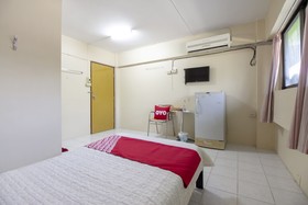 OYO 75372 Flight Hut Hotel