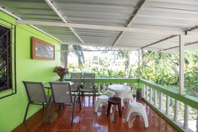 OYO 75372 Flight Hut Hotel
