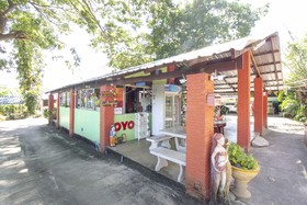 OYO 75372 Flight Hut Hotel