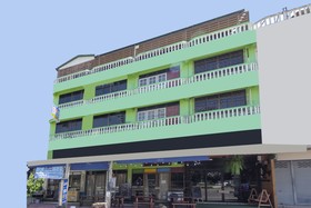 OYO 75372 Flight Hut Hotel