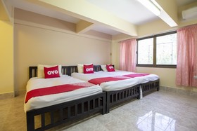 OYO 75372 Flight Hut Hotel