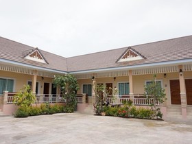 Suksopha Resort