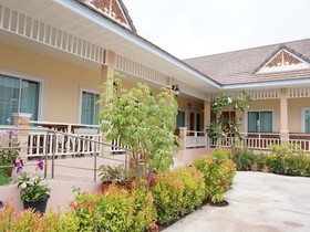 Suksopha Resort