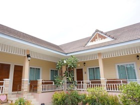 Suksopha Resort