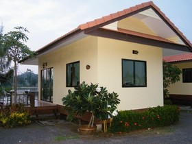Baan Pak Rim Nam