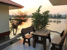 Baan Pak Rim Nam