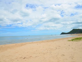 Hua Plee lazy beach