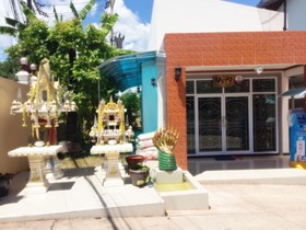 Vipat Bungkan Hotel