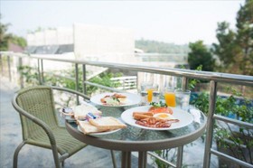 On The Rock Chaiyaphum Bed & Breakfast