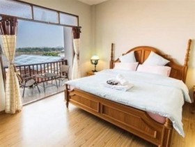 Sri Chiangkhan Hotel