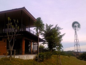 Dern Din Du Dao Resort