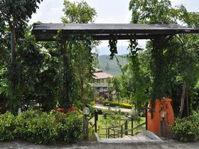 Dern Din Du Dao Resort