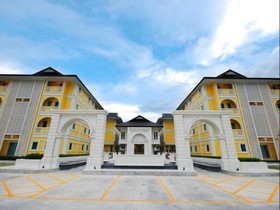 Hotel B