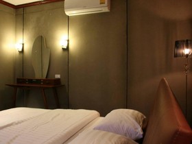 Hop N Hip Hotel