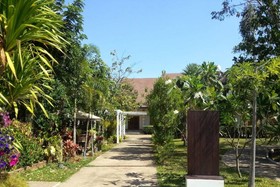 Thong Paeka Hotel