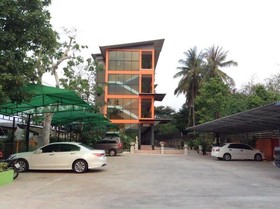Waen Petch Place