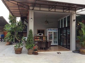 Waen Petch Place