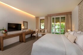Eden Beach Resort & Spa, a Lopesan Collection Hotel