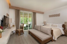 Eden Beach Resort & Spa, a Lopesan Collection Hotel