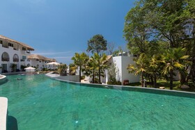 Eden Beach Resort & Spa, a Lopesan Collection Hotel