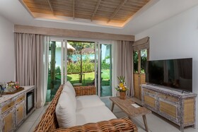 Eden Beach Resort & Spa, a Lopesan Collection Hotel