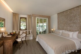 Eden Beach Resort & Spa, a Lopesan Collection Hotel
