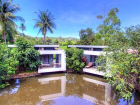 Sunny Resort Lake House