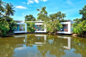 Sunny Resort Lake House