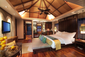 Sareeraya Villas & Suites