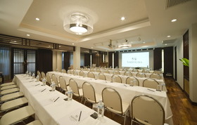 Sareeraya Villas & Suites