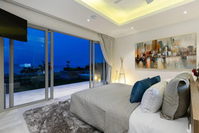 Villa Blue Amber